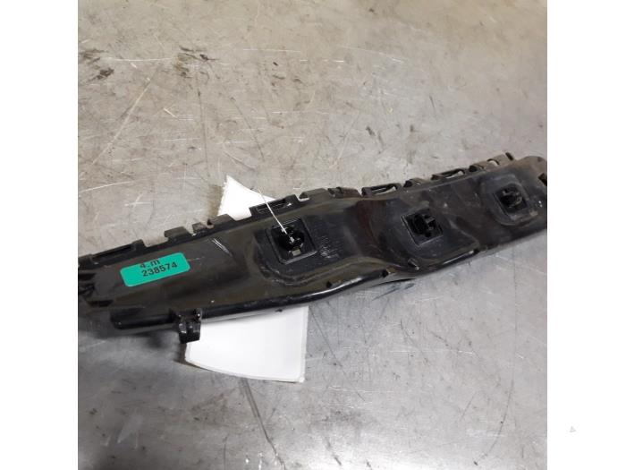 Bumpersteun links-achter van een Suzuki Splash 1.2 VVT 16V 2014