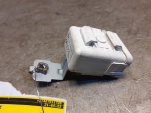 Gebruikte Module keyless vehicle Suzuki Swift (ZA/ZC/ZD1/2/3/9) 1.3 DDis 16V Prijs € 25,00 Margeregeling aangeboden door Yellow Parts