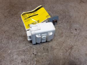 Gebruikte Module keyless vehicle Suzuki Swift (ZA/ZC/ZD1/2/3/9) 1.3 VVT 16V Prijs € 25,00 Margeregeling aangeboden door Yellow Parts
