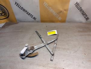 Gebruikte Ruitmechaniek 2Deurs links-voor Suzuki Alto (SB308) 0.8 GA,GL,GLX Prijs € 35,00 Margeregeling aangeboden door Yellow Parts