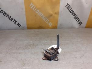 Używane Mechanizm zamka pokrywy silnika Suzuki Swift (ZA/ZC/ZD1/2/3/9) 1.5 VVT 16V Cena € 15,00 Procedura marży oferowane przez Yellow Parts