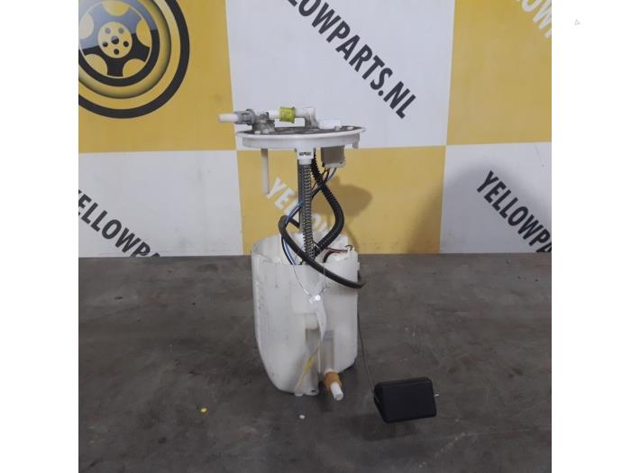 Benzinepomp van een Suzuki Grand Vitara II (JT) 2.0 16V 2006