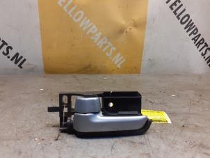 Begagnade Dörrhandtag, 4-dörrars, vänster fram Suzuki Swift (ZA/ZC/ZD1/2/3/9) 1.3 VVT 16V Pris € 15,00 Marginaltabell erbjuds av Yellow Parts