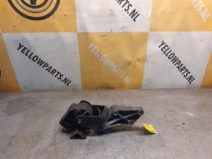 Gebruikte Versnellingsbak Steun Suzuki Alto 1.0 12V Prijs € 29,99 Margeregeling aangeboden door Yellow Parts