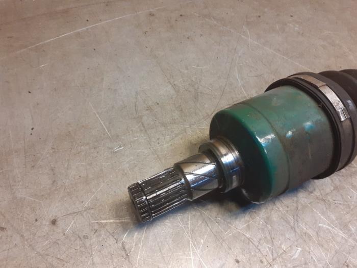 Drivaxel, vänster fram från en Suzuki Ignis (FH) 1.3 16V 2001