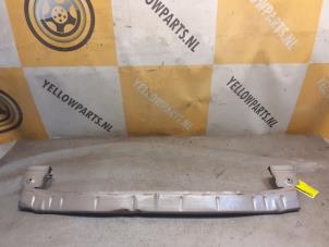 Begagnade Främre stötfångarram Suzuki Alto 1.0 12V Pris € 45,00 Marginaltabell erbjuds av Yellow Parts