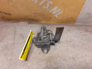 Używane Mechanizm zamka pokrywy silnika Suzuki Swift (ZA/ZC/ZD1/2/3/9) 1.6 Sport VVT 16V Cena € 14,99 Procedura marży oferowane przez Yellow Parts