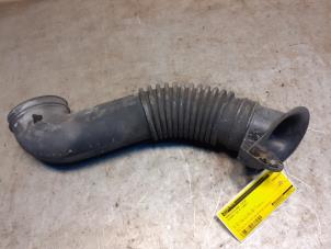 Gebruikte Luchtinlaat slang Suzuki SX4 (EY/GY) 1.5 16V Base,Comfort Prijs € 29,99 Margeregeling aangeboden door Yellow Parts
