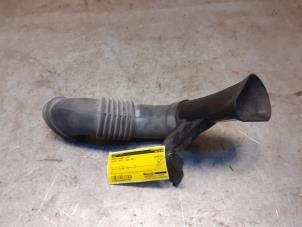 Gebruikte Luchtinlaat slang Suzuki Swift (ZA/ZC/ZD1/2/3/9) 1.3 VVT 16V Prijs € 24,99 Margeregeling aangeboden door Yellow Parts