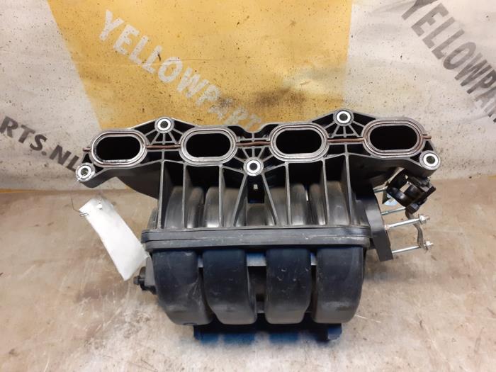 Insugsrör från en Suzuki SX4 S-Cross (JY) 1.6 16V AllGrip 2014