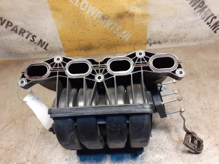 Insugsrör från en Suzuki SX4 S-Cross (JY) 1.6 16V AllGrip 2014