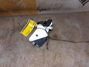 Begagnade Dörrlåsmekanism, 2-dörrars, vänster Suzuki Jimny Softtop 1.3i 16V 4x4 Pris € 34,99 Marginaltabell erbjuds av Yellow Parts