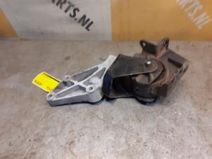 Gebruikte Versnellingsbak Steun Suzuki Alto 1.0 12V Prijs € 30,00 Margeregeling aangeboden door Yellow Parts