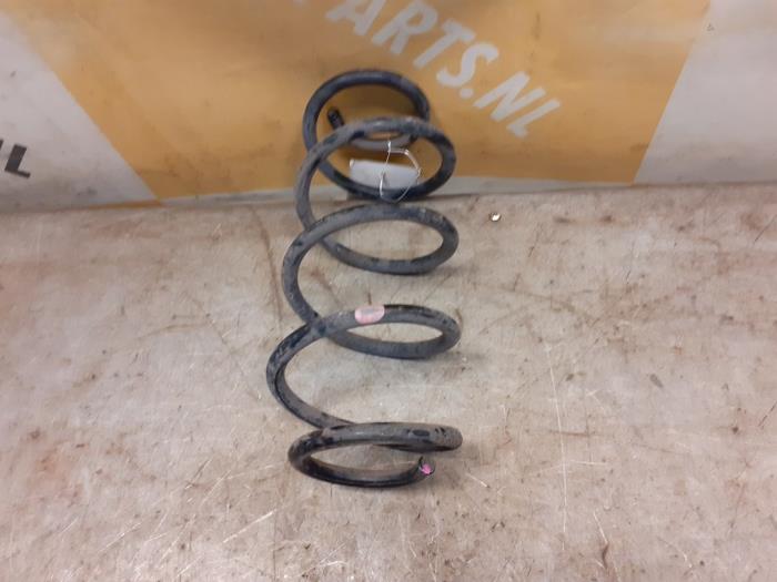 Bakre spolfjäder från en Suzuki Celerio (LF) 1.0 12V 2015