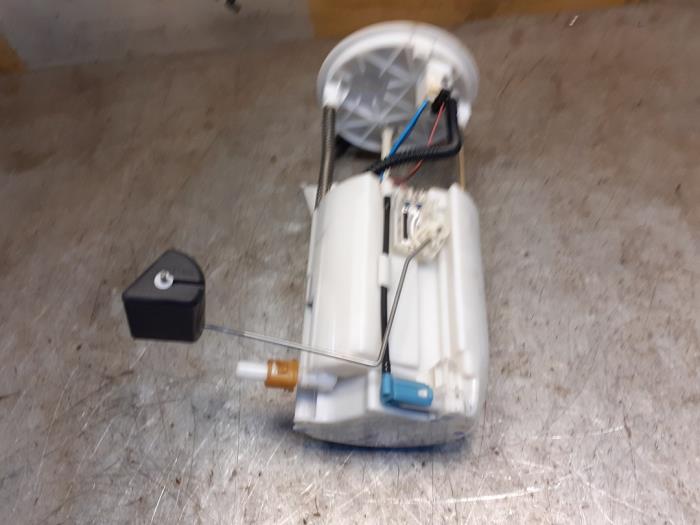 Benzinepomp van een Suzuki Grand Vitara II (JT) 2.0 16V 2008