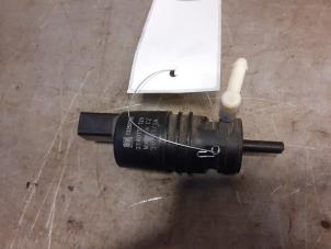 Gebruikte Ruitensproeierpomp voor Suzuki Swift (ZA/ZC/ZD) 1.2 16V Prijs € 12,50 Margeregeling aangeboden door Yellow Parts