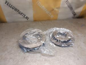 Begagnade Främre bromsskiva Suzuki Jimny Hardtop 1.3i 16V 4x4 Pris € 79,00 Marginaltabell erbjuds av Yellow Parts