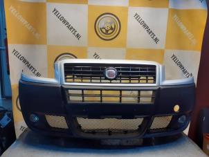 Gebruikte Voorbumper Fiat Doblo Cargo (223) 1.3 D 16V Multijet DPF Prijs € 79,00 Margeregeling aangeboden door Yellow Parts