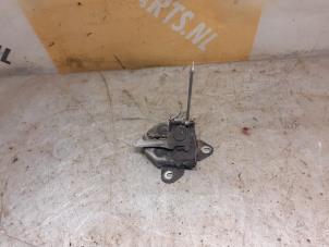 Używane Mechanizm zamka pokrywy silnika Suzuki Swift (ZA/ZC/ZD1/2/3/9) 1.3 VVT 16V Cena € 14,99 Procedura marży oferowane przez Yellow Parts