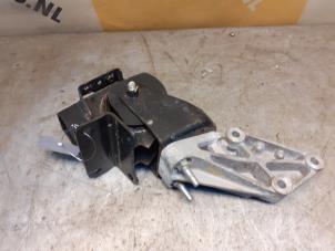 Gebruikte Versnellingsbak Steun Suzuki Alto 1.0 12V Prijs € 34,99 Margeregeling aangeboden door Yellow Parts