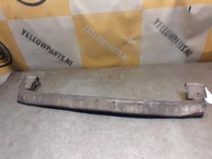 Begagnade Främre stötfångarram Suzuki Alto 1.0 12V Pris € 45,00 Marginaltabell erbjuds av Yellow Parts