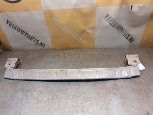 Begagnade Främre stötfångarram Suzuki Alto 1.0 12V Pris € 45,00 Marginaltabell erbjuds av Yellow Parts