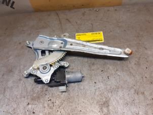 Begagnade Fönstermekanism för bakre dörr, 4-dörrars, vänster Suzuki SX4 S-Cross (JY) 1.6 16V AllGrip Pris € 49,00 Marginaltabell erbjuds av Yellow Parts