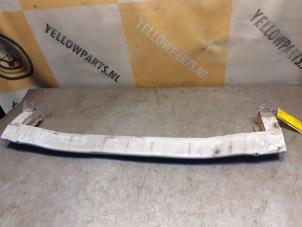 Begagnade Främre stötfångarram Suzuki Alto 1.0 12V Pris € 45,00 Marginaltabell erbjuds av Yellow Parts