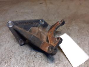 Gebruikte Steun stuurbekrachtigingspomp Suzuki Grand Vitara II (JT) 2.0 16V Prijs € 29,99 Margeregeling aangeboden door Yellow Parts