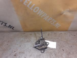 Używane Mechanizm zamka pokrywy silnika Suzuki Swift (ZA/ZC/ZD1/2/3/9) 1.5 VVT 16V Cena € 14,99 Procedura marży oferowane przez Yellow Parts