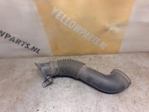 Gebruikte Luchtinlaat slang Suzuki SX4 (EY/GY) 1.6 16V VVT Comfort,Exclusive Autom. Prijs € 29,99 Margeregeling aangeboden door Yellow Parts