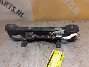 Begagnade Nummerskyltbelysning Suzuki Swift (ZA/ZC/ZD1/2/3/9) 1.3 VVT 16V Pris € 19,99 Marginaltabell erbjuds av Yellow Parts