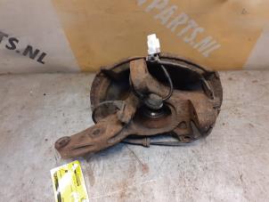 Gebruikte Fusee houder rechts-voor Suzuki Alto 1.0 12V Prijs € 44,95 Margeregeling aangeboden door Yellow Parts