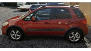 Gebruikte Scherm links-voor Suzuki SX4 (EY/GY) 1.6 16V VVT Comfort,Exclusive Autom. Prijs € 179,00 Margeregeling aangeboden door Yellow Parts