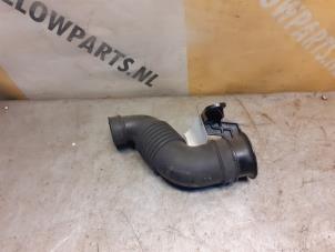 Gebruikte Luchtinlaat slang Suzuki Swift (ZA/ZC/ZD1/2/3/9) 1.6 Sport VVT 16V Prijs € 22,50 Margeregeling aangeboden door Yellow Parts