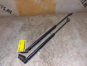 Gebruikte Set Gasdempers Achterklep Suzuki Celerio (LF) 1.0 12V Prijs € 29,95 Margeregeling aangeboden door Yellow Parts