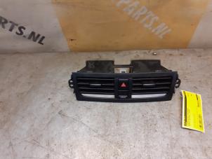 Gebruikte Luchtrooster Dashboard Suzuki Celerio (LF) 1.0 12V Prijs € 29,99 Margeregeling aangeboden door Yellow Parts