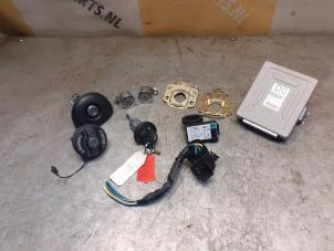 Begagnade Cylinderlåsuppsättning (komplett) Suzuki Wagon-R+ (RB) 1.3 16V Pris € 99,00 Marginaltabell erbjuds av Yellow Parts