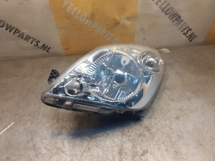 Strålkastare, vänster från en Suzuki Splash 1.0 12V 2014