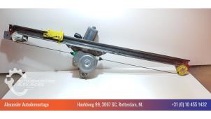 Begagnade Motor, dörrfönster Opel Vivaro 2.0 CDTI Pris € 50,00 Marginaltabell erbjuds av Alexander Autodemontage