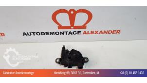 Gebruikte Slotmechaniek Motorkap Ford Focus 2 Wagon 1.6 TDCi 16V 90 Prijs € 20,00 Margeregeling aangeboden door Alexander Autodemontage