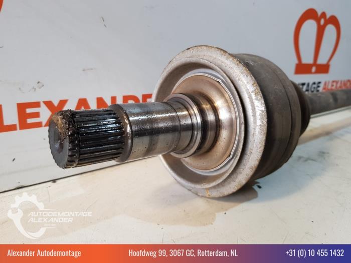 Drivaxel, höger bak från en Mercedes-Benz C (W204) 2.2 C-180 CDI 16V BlueEFFICIENCY 2013