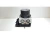 ABS-pump från en Opel Corsa C (F08/68) 1.0 12V Twin Port 2004