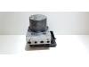 ABS-pump från en Opel Corsa C (F08/68) 1.0 12V Twin Port 2004