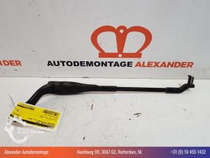 Gebruikte Ruitenwisserarm voor Mercedes CLS (C219) 320 CDI 24V Prijs op aanvraag aangeboden door Alexander Autodemontage