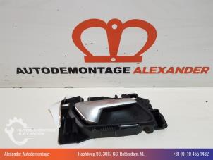 Begagnade Dörrhandtag, 4-dörrars, höger fram Peugeot 308 SW (L4/L9/LC/LJ/LR) 1.6 BlueHDi 115 Pris € 20,00 Marginaltabell erbjuds av Alexander Autodemontage