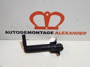 Gebruikte Koplampsproeier pomp Volkswagen Passat Variant (365) 1.6 TDI 16V Bluemotion Prijs € 50,00 Margeregeling aangeboden door Alexander Autodemontage
