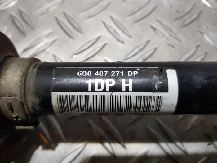 Drivaxel, vänster fram från en Skoda Fabia II Combi 1.2 TDI 12V Greenline 2011