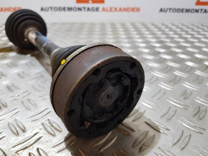 Aandrijfas links-voor van een Skoda Fabia II Combi 1.2 TDI 12V Greenline 2011