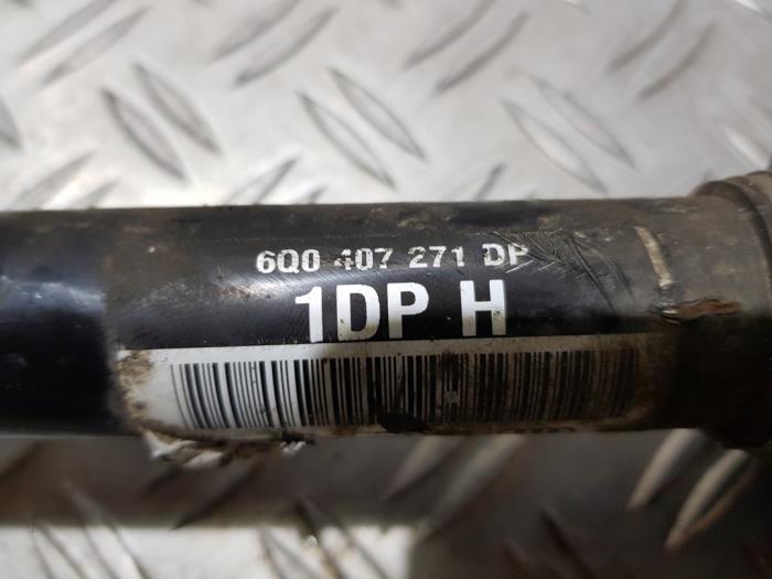 Aandrijfas links-voor van een Skoda Fabia II Combi 1.2 TDI 12V Greenline 2011